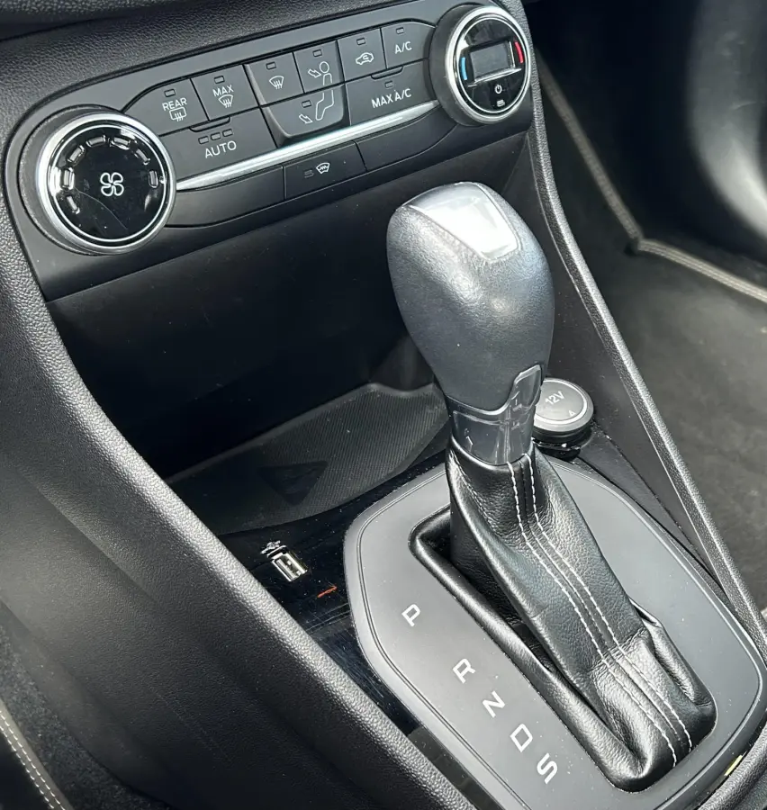 1.0 EcoBoost Titanium 101PK | 1e Eigenaar! | Dealeronderhouden | NL AUTO | AUTOMAAT | Trekhaak | Achteruitrijcamera | B&O Audio | Navigatie | Climate Control | Adaptive Cruise Control | Voor