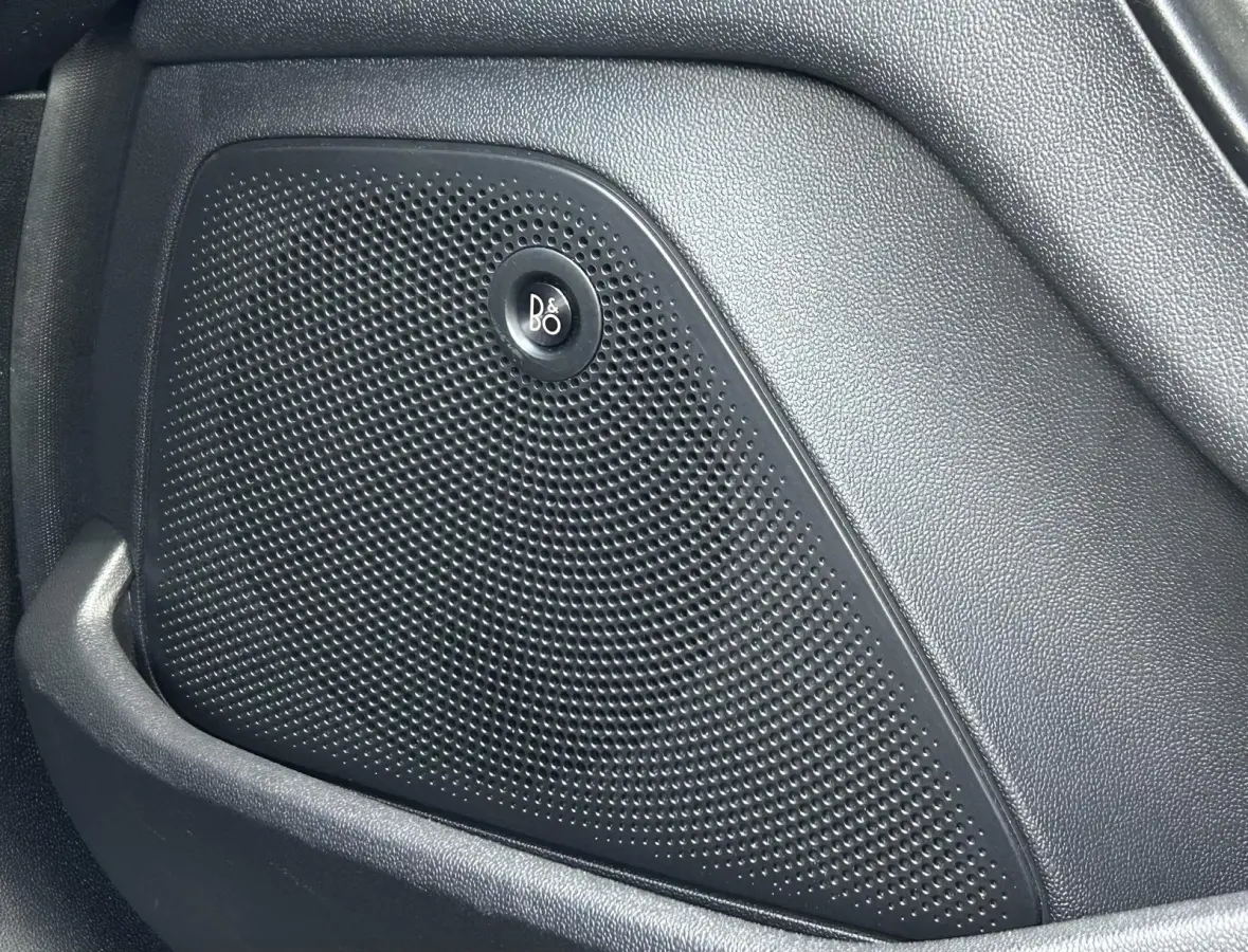 1.0 EcoBoost Titanium 101PK | 1e Eigenaar! | Dealeronderhouden | NL AUTO | AUTOMAAT | Trekhaak | Achteruitrijcamera | B&O Audio | Navigatie | Climate Control | Adaptive Cruise Control | Voor