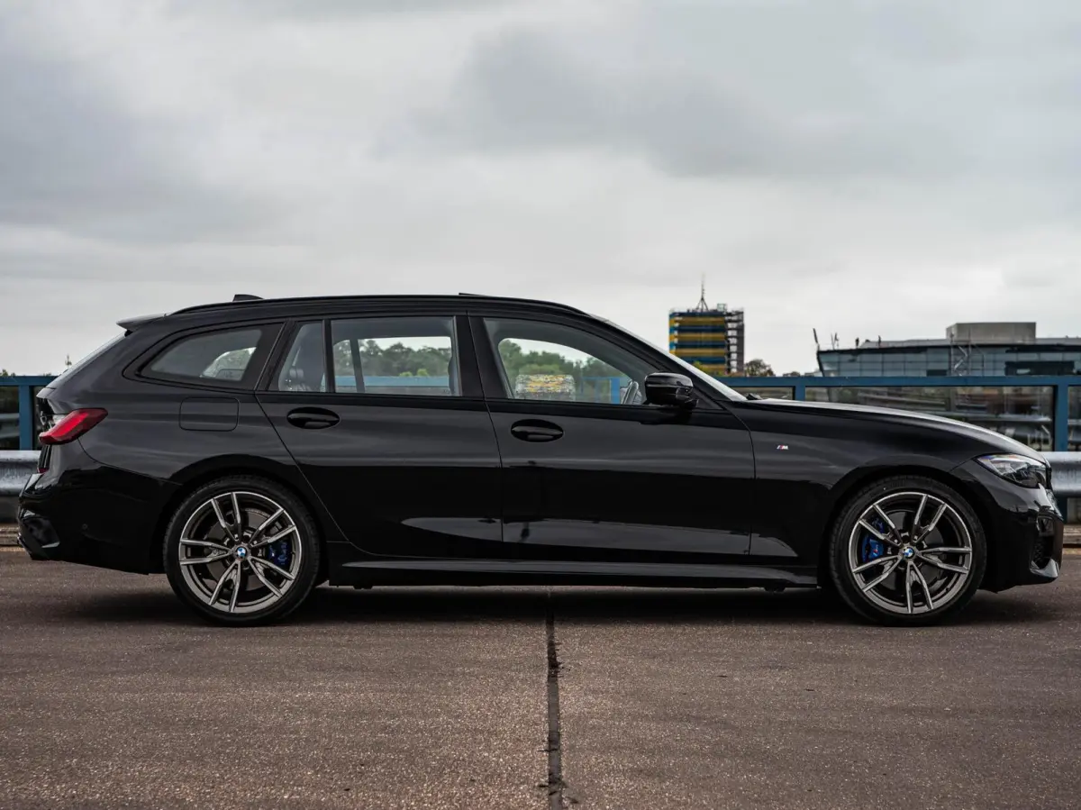 M340i xDrive High Executive M Sport B58 | Panoramadak | Laser LED | Driving Assistant Prof | Trekhaak | HUD | Keyless | Memory | Ambianceverlichting | 19" | Dealeronderhouden | incl. BTW