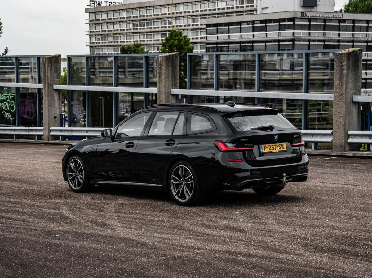 M340i xDrive High Executive M Sport B58 | Panoramadak | Laser LED | Driving Assistant Prof | Trekhaak | HUD | Keyless | Memory | Ambianceverlichting | 19" | Dealeronderhouden | incl. BTW