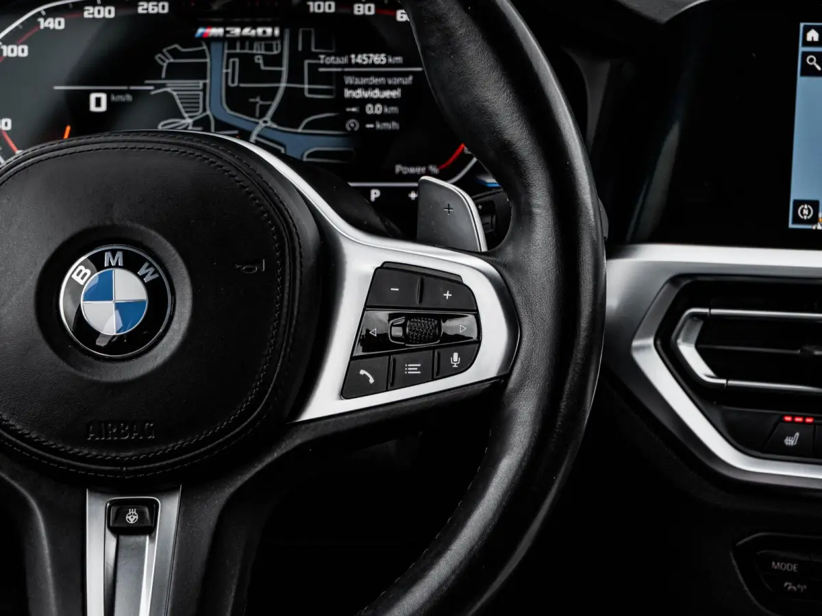 M340i xDrive High Executive M Sport B58 | Panoramadak | Laser LED | Driving Assistant Prof | Trekhaak | HUD | Keyless | Memory | Ambianceverlichting | 19" | Dealeronderhouden | incl. BTW