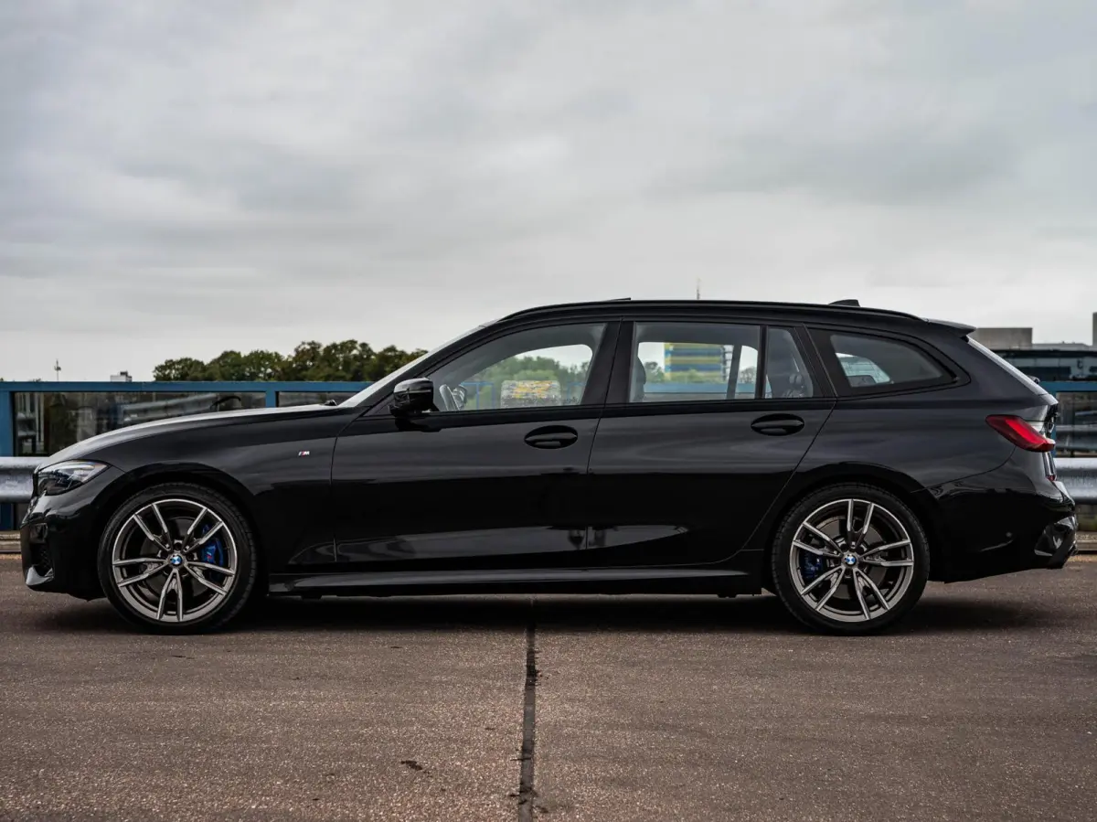 M340i xDrive High Executive M Sport B58 | Panoramadak | Laser LED | Driving Assistant Prof | Trekhaak | HUD | Keyless | Memory | Ambianceverlichting | 19" | Dealeronderhouden | incl. BTW