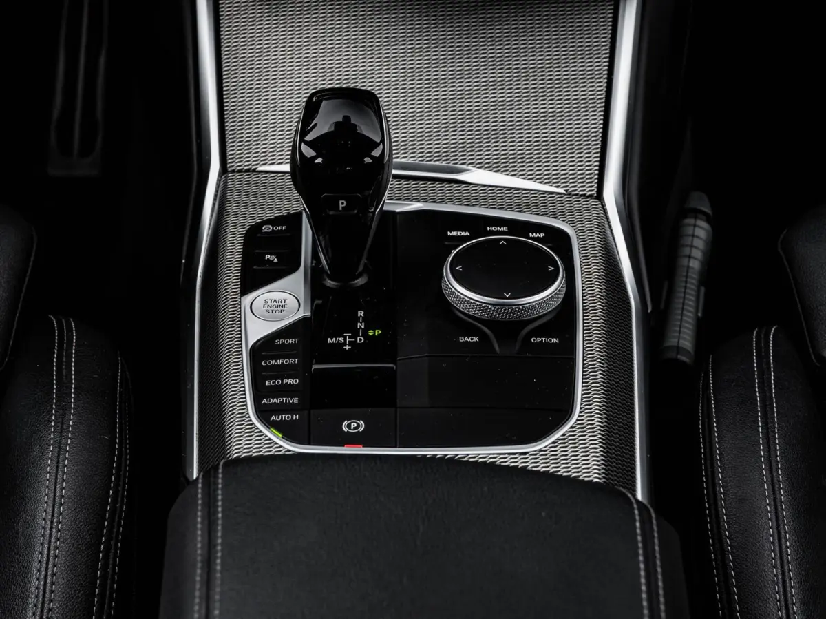 M340i xDrive High Executive M Sport B58 | Panoramadak | Laser LED | Driving Assistant Prof | Trekhaak | HUD | Keyless | Memory | Ambianceverlichting | 19" | Dealeronderhouden | incl. BTW