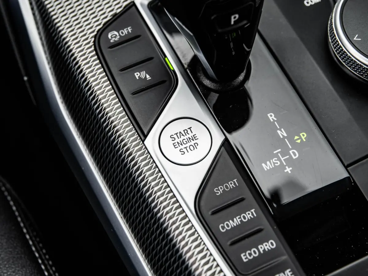 M340i xDrive High Executive M Sport B58 | Panoramadak | Laser LED | Driving Assistant Prof | Trekhaak | HUD | Keyless | Memory | Ambianceverlichting | 19" | Dealeronderhouden | incl. BTW