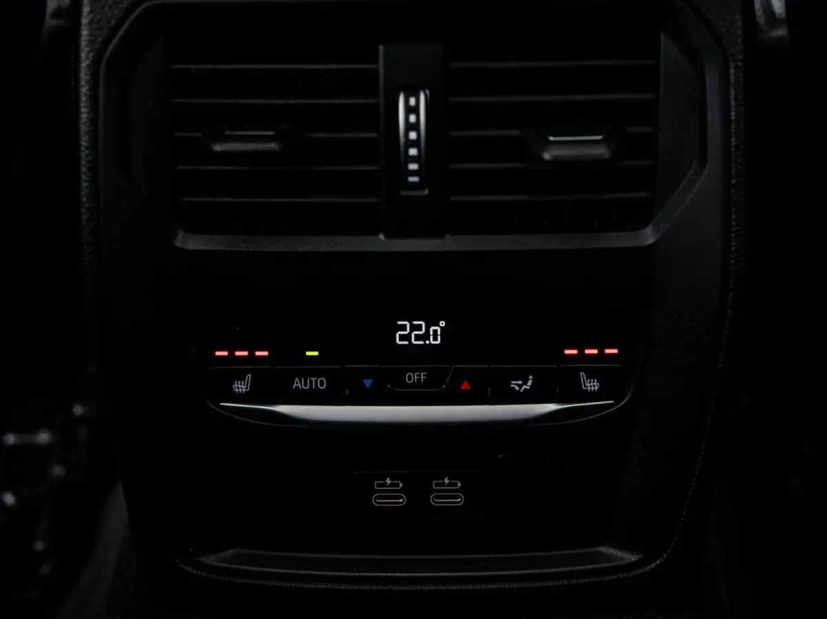 M340i xDrive High Executive M Sport B58 | Panoramadak | Laser LED | Driving Assistant Prof | Trekhaak | HUD | Keyless | Memory | Ambianceverlichting | 19" | Dealeronderhouden | incl. BTW