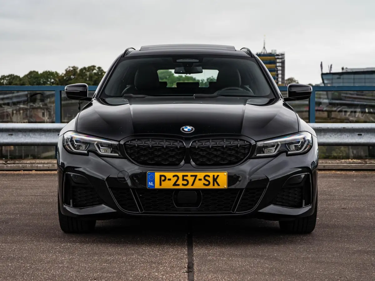 M340i xDrive High Executive M Sport B58 | Panoramadak | Laser LED | Driving Assistant Prof | Trekhaak | HUD | Keyless | Memory | Ambianceverlichting | 19" | Dealeronderhouden | incl. BTW