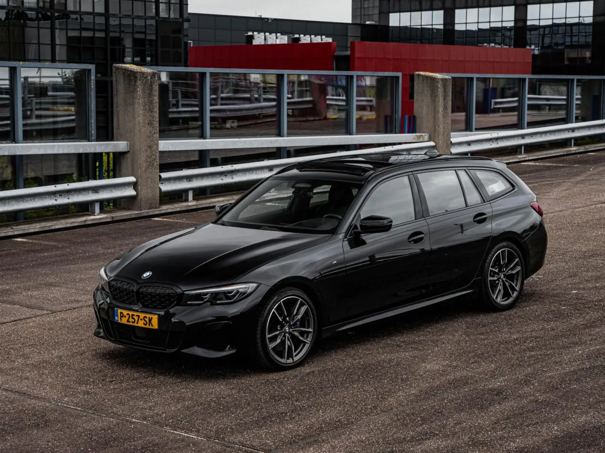 M340i xDrive High Executive M Sport B58 | Panoramadak | Laser LED | Driving Assistant Prof | Trekhaak | HUD | Keyless | Memory | Ambianceverlichting | 19" | Dealeronderhouden | incl. BTW