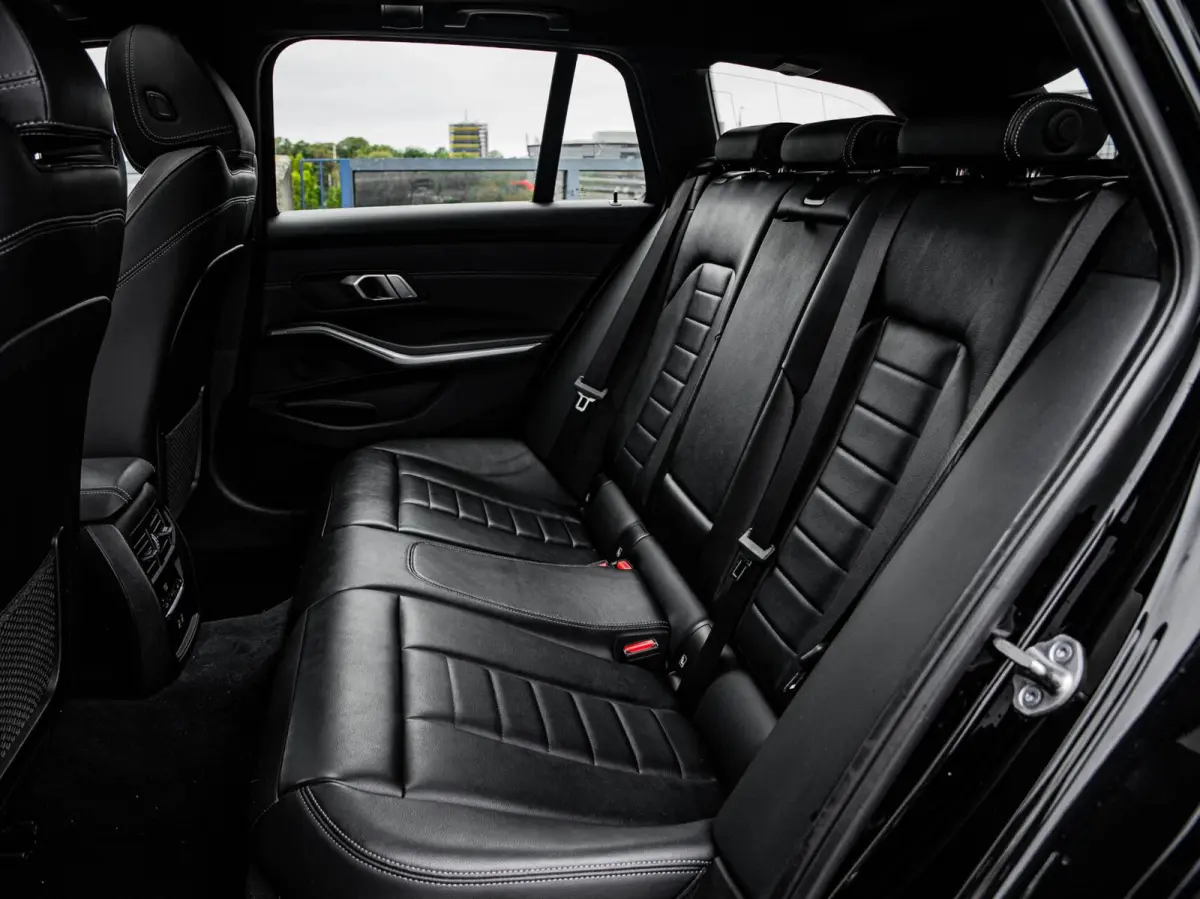 M340i xDrive High Executive M Sport B58 | Panoramadak | Laser LED | Driving Assistant Prof | Trekhaak | HUD | Keyless | Memory | Ambianceverlichting | 19" | Dealeronderhouden | incl. BTW