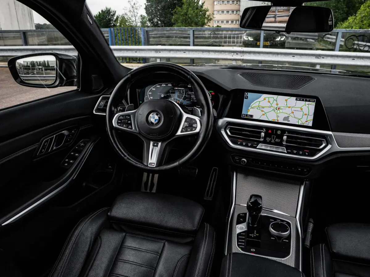 M340i xDrive High Executive M Sport B58 | Panoramadak | Laser LED | Driving Assistant Prof | Trekhaak | HUD | Keyless | Memory | Ambianceverlichting | 19" | Dealeronderhouden | incl. BTW