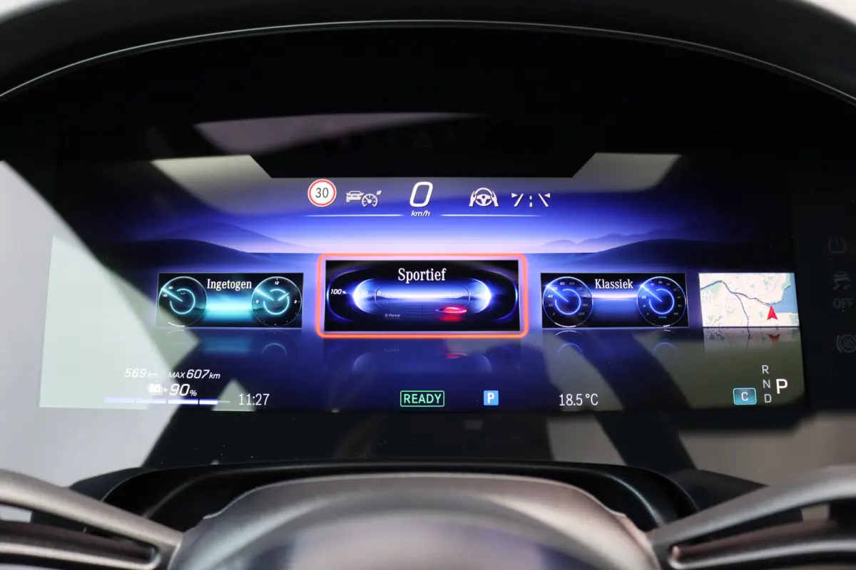 350+ Business Solution Luxury 96 kWh | Hyperscreen | Distronic+ | Panoramadak | Memory | Burmester | Surround Camera | Leder | Digital Light | Keyless Go | 22 kW | Warmtepomp |