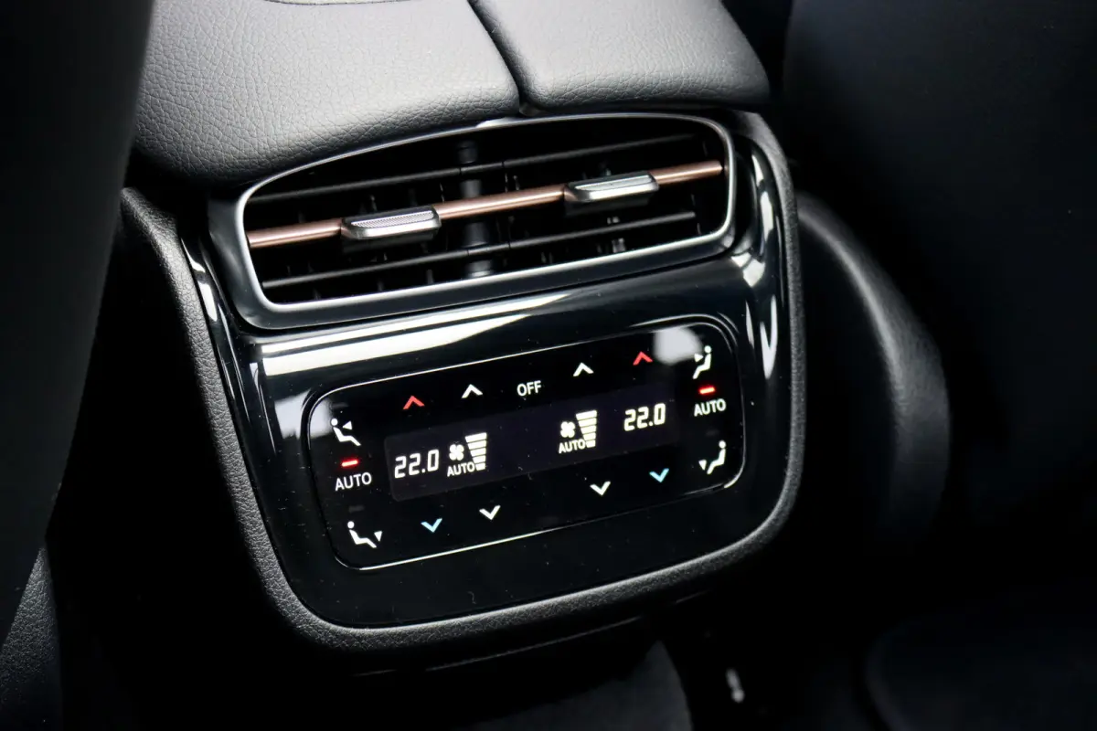 350+ Business Solution Luxury 96 kWh | Hyperscreen | Distronic+ | Panoramadak | Memory | Burmester | Surround Camera | Leder | Digital Light | Keyless Go | 22 kW | Warmtepomp |