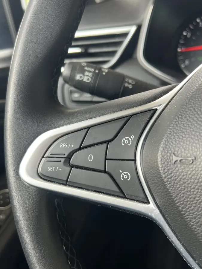 1.0 TCe Zen | CARPLAY/ANDROID | NAVI | CRUISE CONTROL | PDC | AIRCO | LED | DAB | BLUETOOTH | ALL-SEASON BANDEN