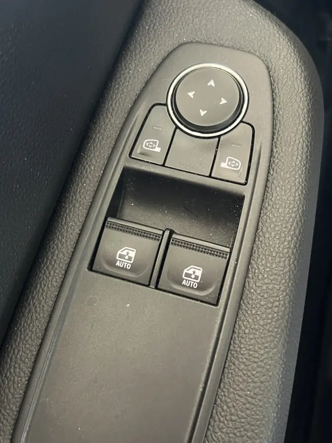 1.0 TCe Zen | CARPLAY/ANDROID | NAVI | CRUISE CONTROL | PDC | AIRCO | LED | DAB | BLUETOOTH | ALL-SEASON BANDEN
