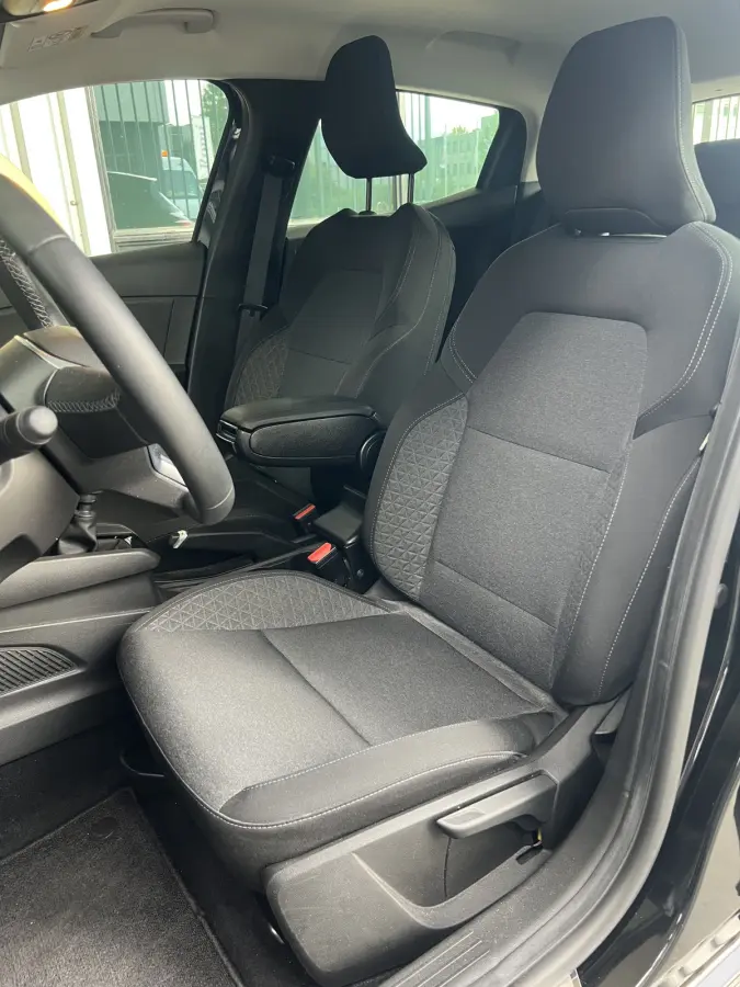 1.0 TCe Zen | CARPLAY/ANDROID | NAVI | CRUISE CONTROL | PDC | AIRCO | LED | DAB | BLUETOOTH | ALL-SEASON BANDEN