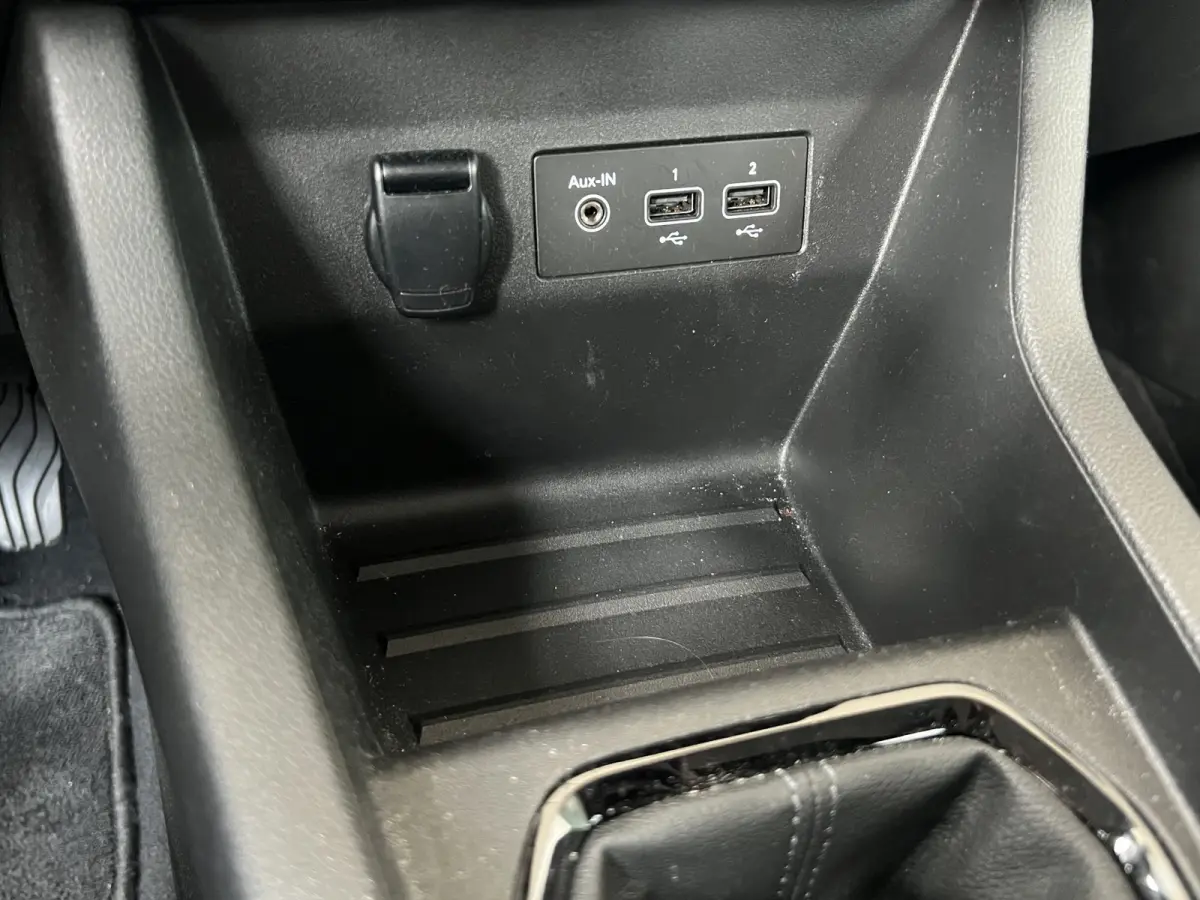 1.0 TCe Zen | CARPLAY/ANDROID | NAVI | CRUISE CONTROL | PDC | AIRCO | LED | DAB | BLUETOOTH | ALL-SEASON BANDEN