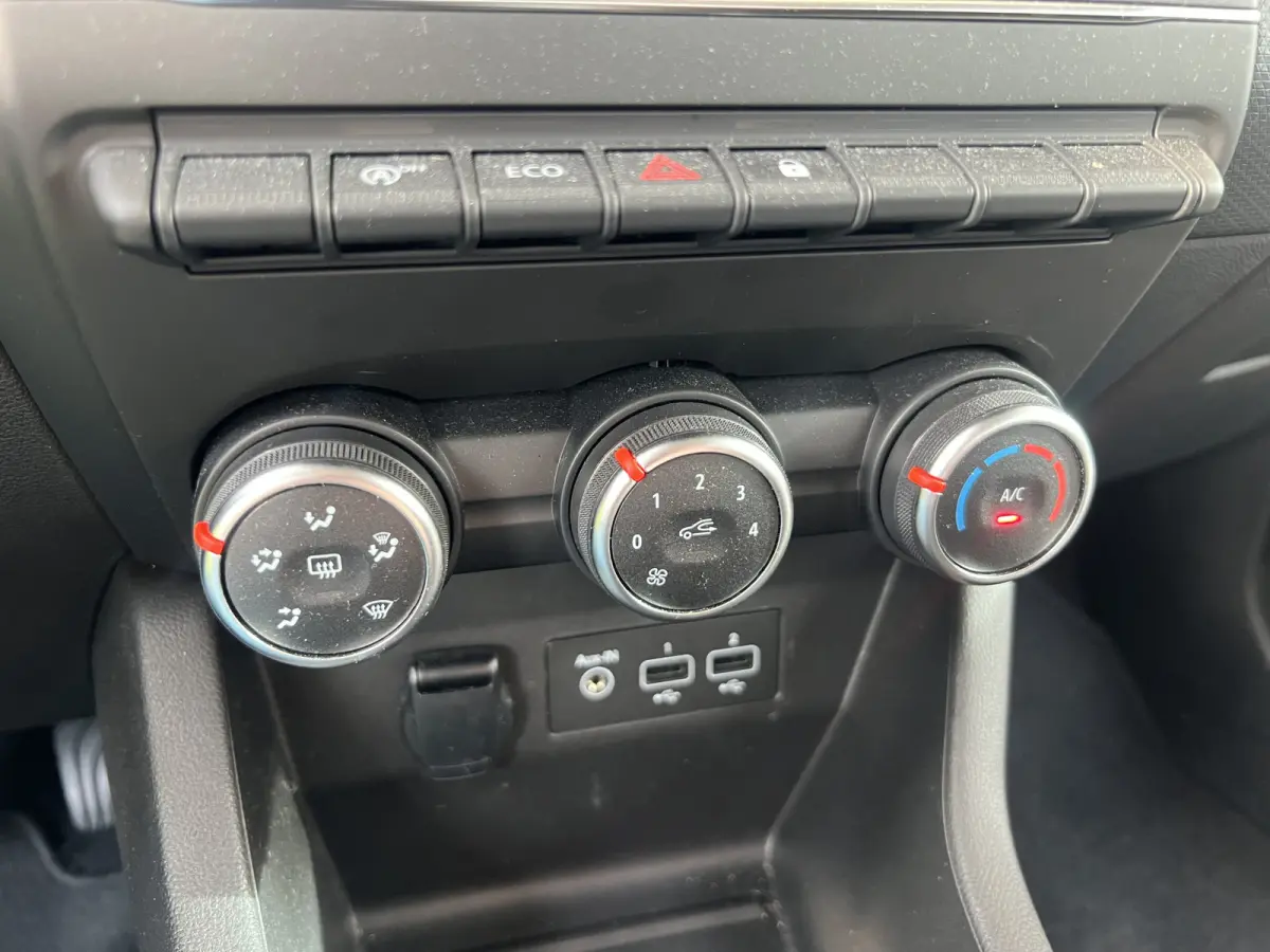 1.0 TCe Zen | CARPLAY/ANDROID | NAVI | CRUISE CONTROL | PDC | AIRCO | LED | DAB | BLUETOOTH | ALL-SEASON BANDEN