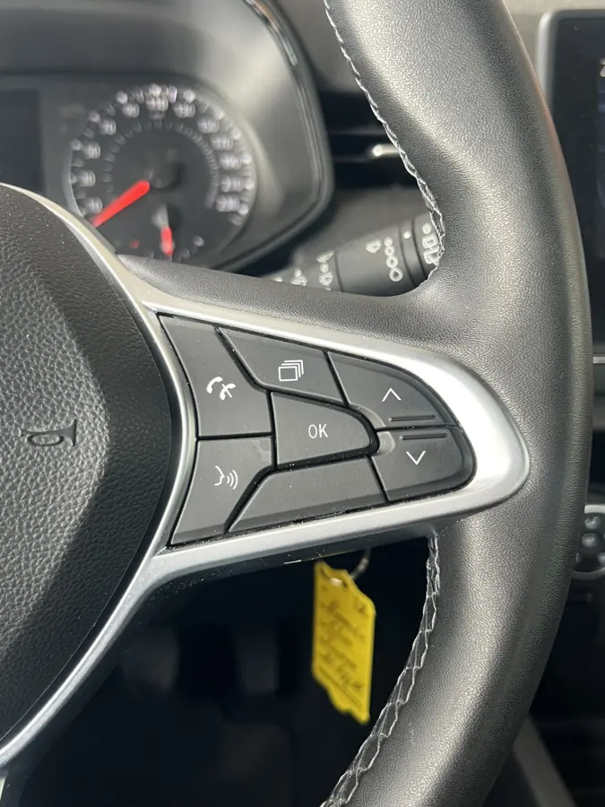 1.0 TCe Zen | CARPLAY/ANDROID | NAVI | CRUISE CONTROL | PDC | AIRCO | LED | DAB | BLUETOOTH | ALL-SEASON BANDEN