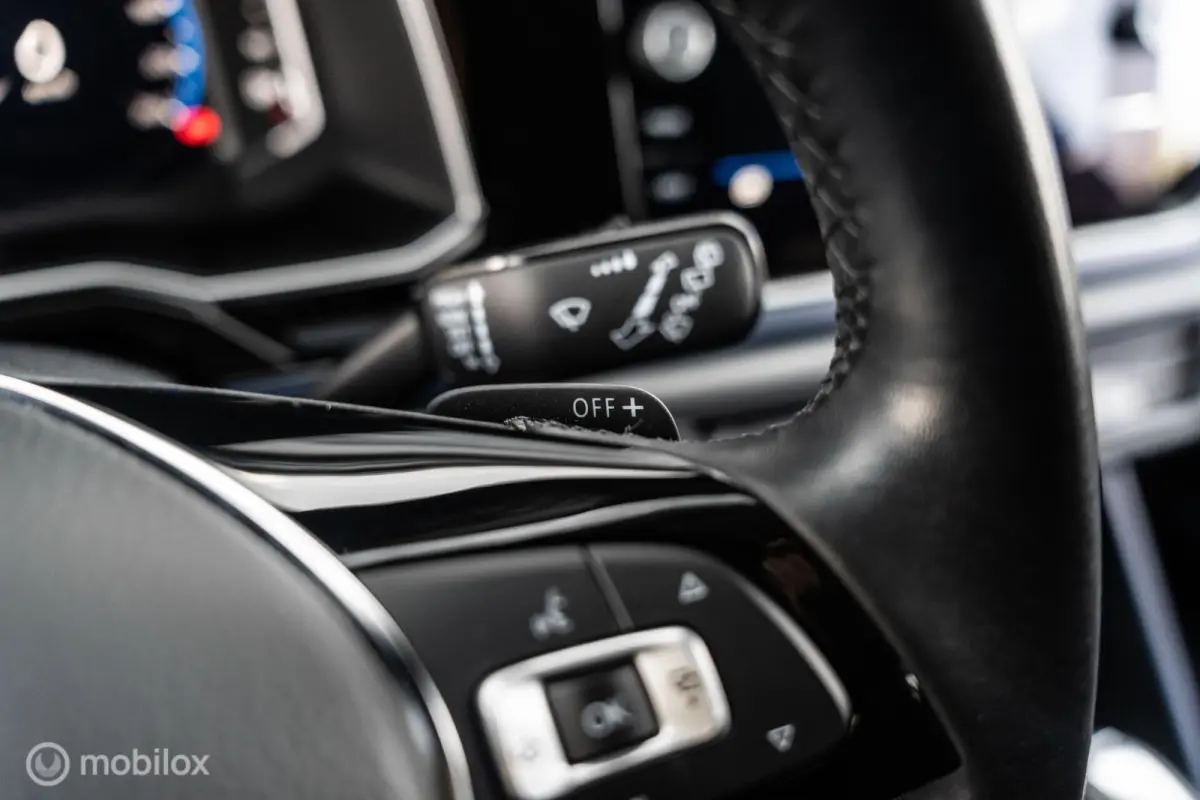 1.0 TSI DSG R-LINE VIRTUAL ACC NAVI LED CAM