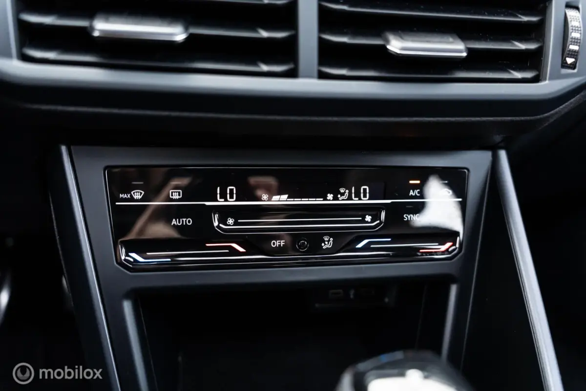 1.0 TSI 3X R-Line PANO IQ-LIGHT CAMERA BEATS