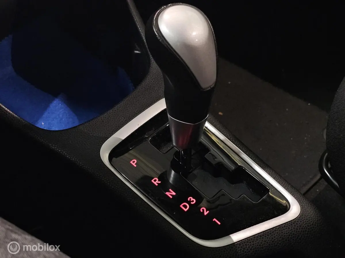 1.2 CVVT DynamicLine Automaat Navi/Camera/Stoelverwarming