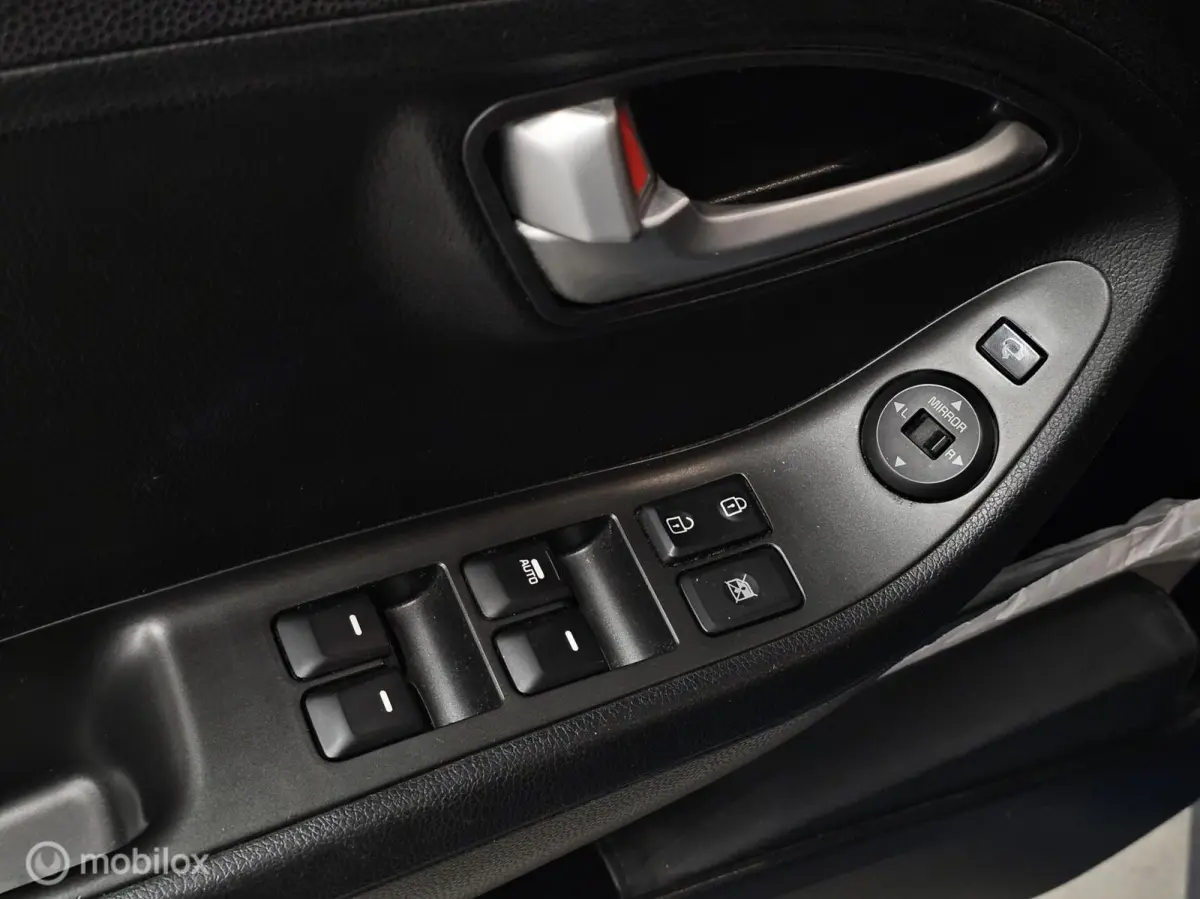 1.2 CVVT DynamicLine Automaat Navi/Camera/Stoelverwarming