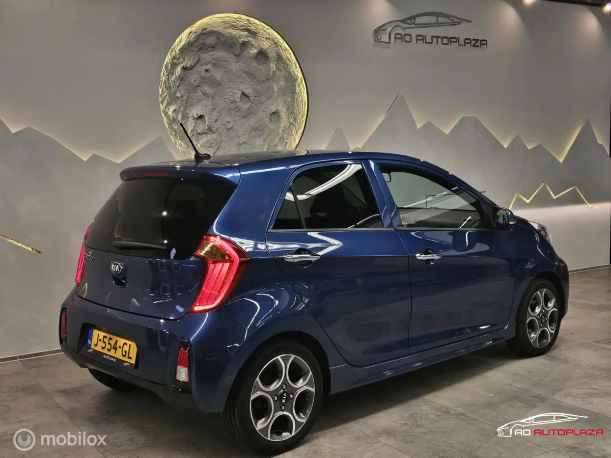 1.2 CVVT DynamicLine Automaat Navi/Camera/Stoelverwarming