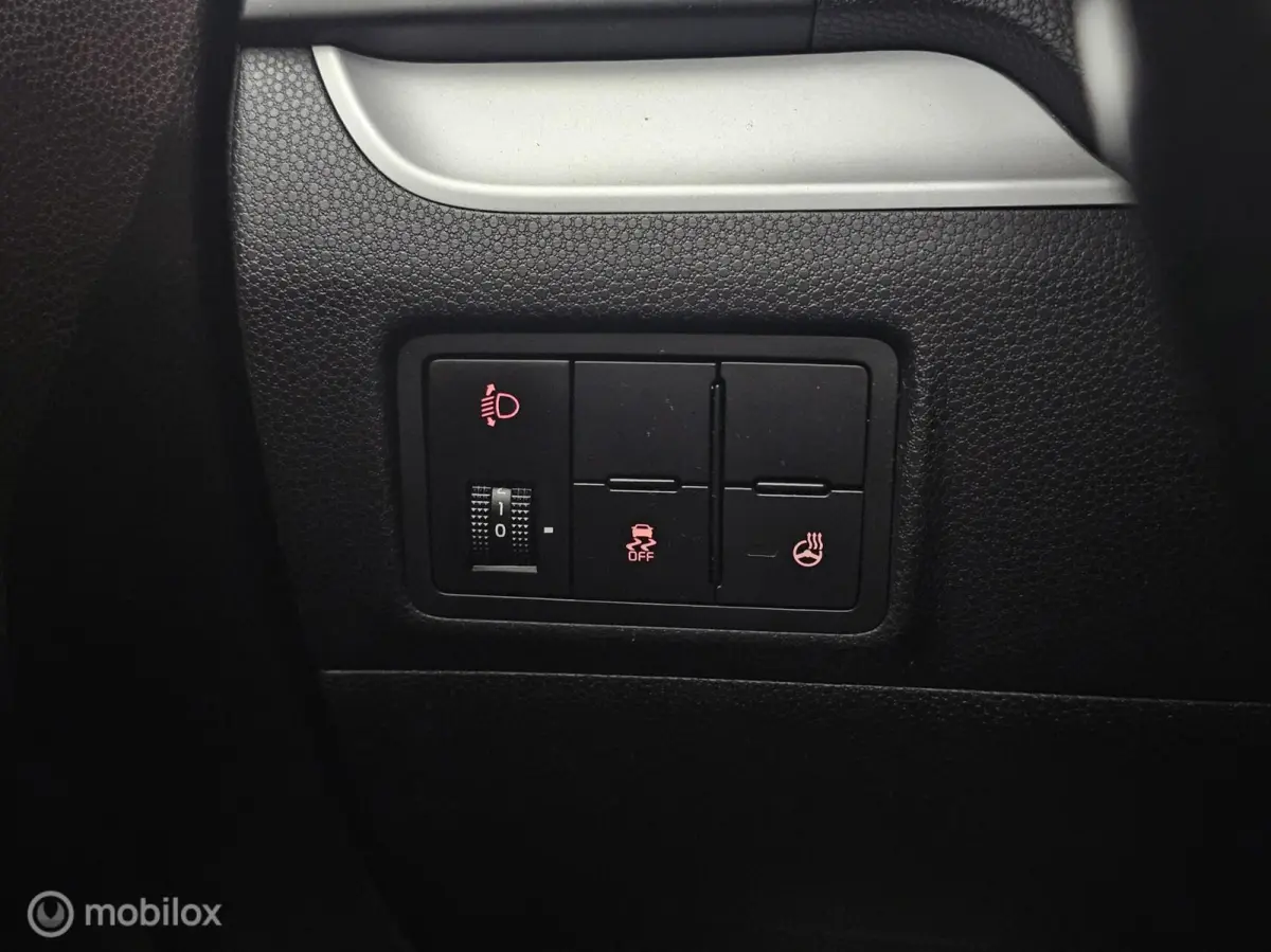 1.2 CVVT DynamicLine Automaat Navi/Camera/Stoelverwarming