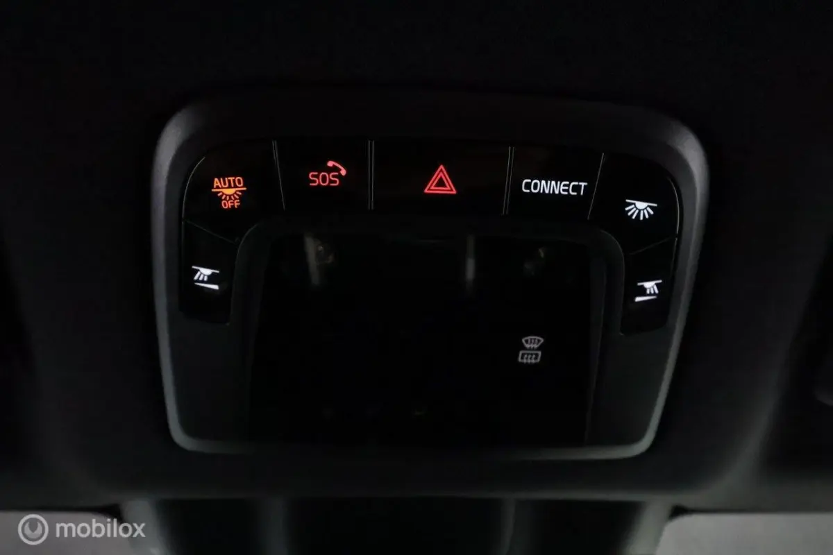 Long range Dual motor Pilot Plus 111 kWh, B&W