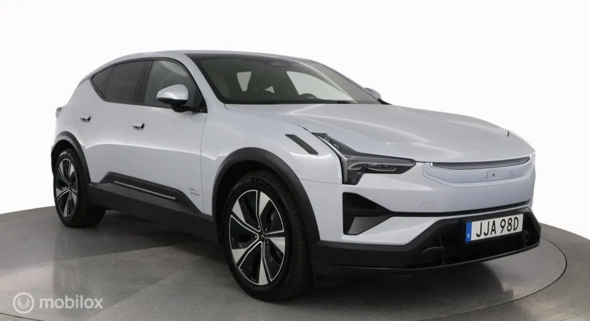 Long range Dual motor Pilot Plus 111 kWh, B&W