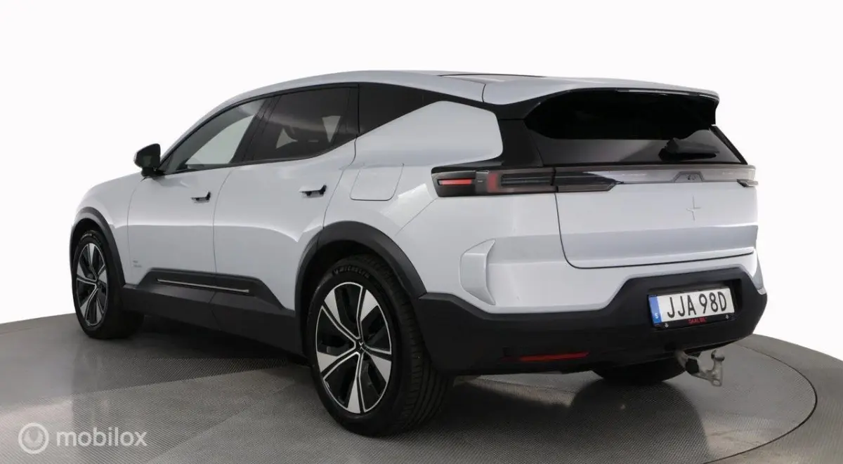 Long range Dual motor Pilot Plus 111 kWh, B&W
