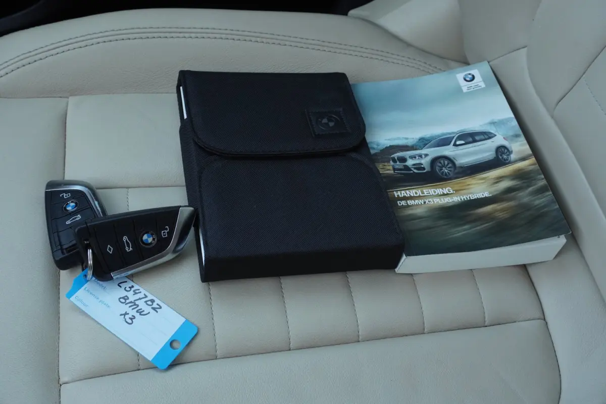 XDrive30e Executive+Led+Navigatie+Volleder+SOH 90%+ Stoel-verw+Vitrual+Elek-trekhaak+app-carplay+ 2 opladers = SUPER PRIJS