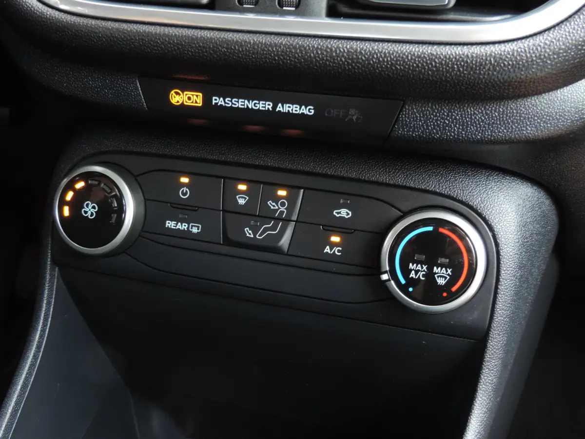 1.0-T Connected 34.000km | LED kopl | CarPlay | Airco | Cruise contr | Bluetooth | DAB | 1e Eig