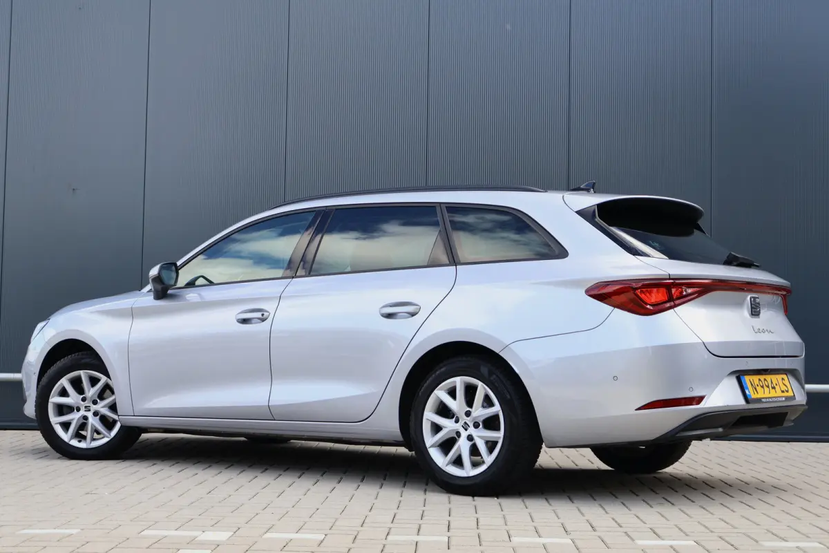 1.0 TSI Style Business Intense | Wegklapbare Trekhaak | Camera | Adaptieve Cruise Control | Apple Carplay / Android Auto