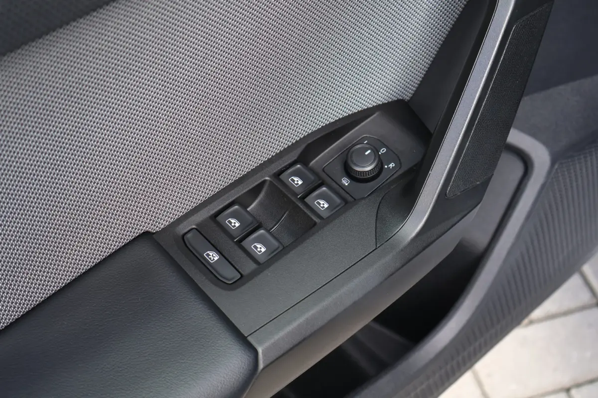 1.0 TSI Style Business Intense | Wegklapbare Trekhaak | Camera | Adaptieve Cruise Control | Apple Carplay / Android Auto