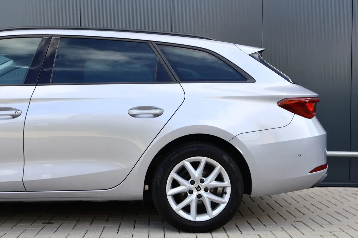 1.0 TSI Style Business Intense | Wegklapbare Trekhaak | Camera | Adaptieve Cruise Control | Apple Carplay / Android Auto