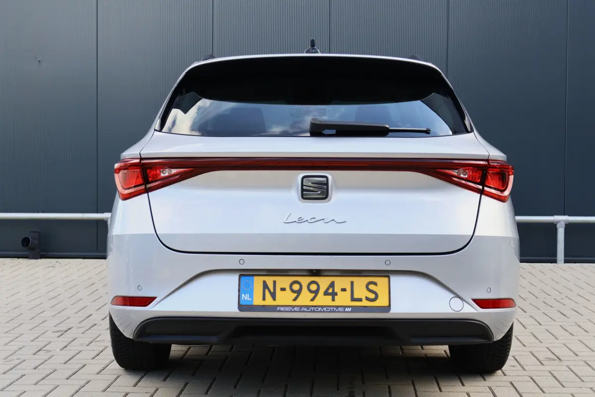 1.0 TSI Style Business Intense | Wegklapbare Trekhaak | Camera | Adaptieve Cruise Control | Apple Carplay / Android Auto