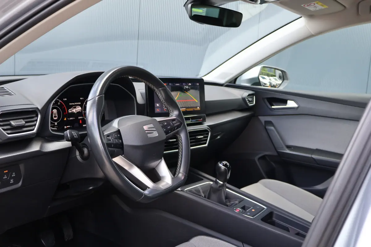 1.0 TSI Style Business Intense | Wegklapbare Trekhaak | Camera | Adaptieve Cruise Control | Apple Carplay / Android Auto