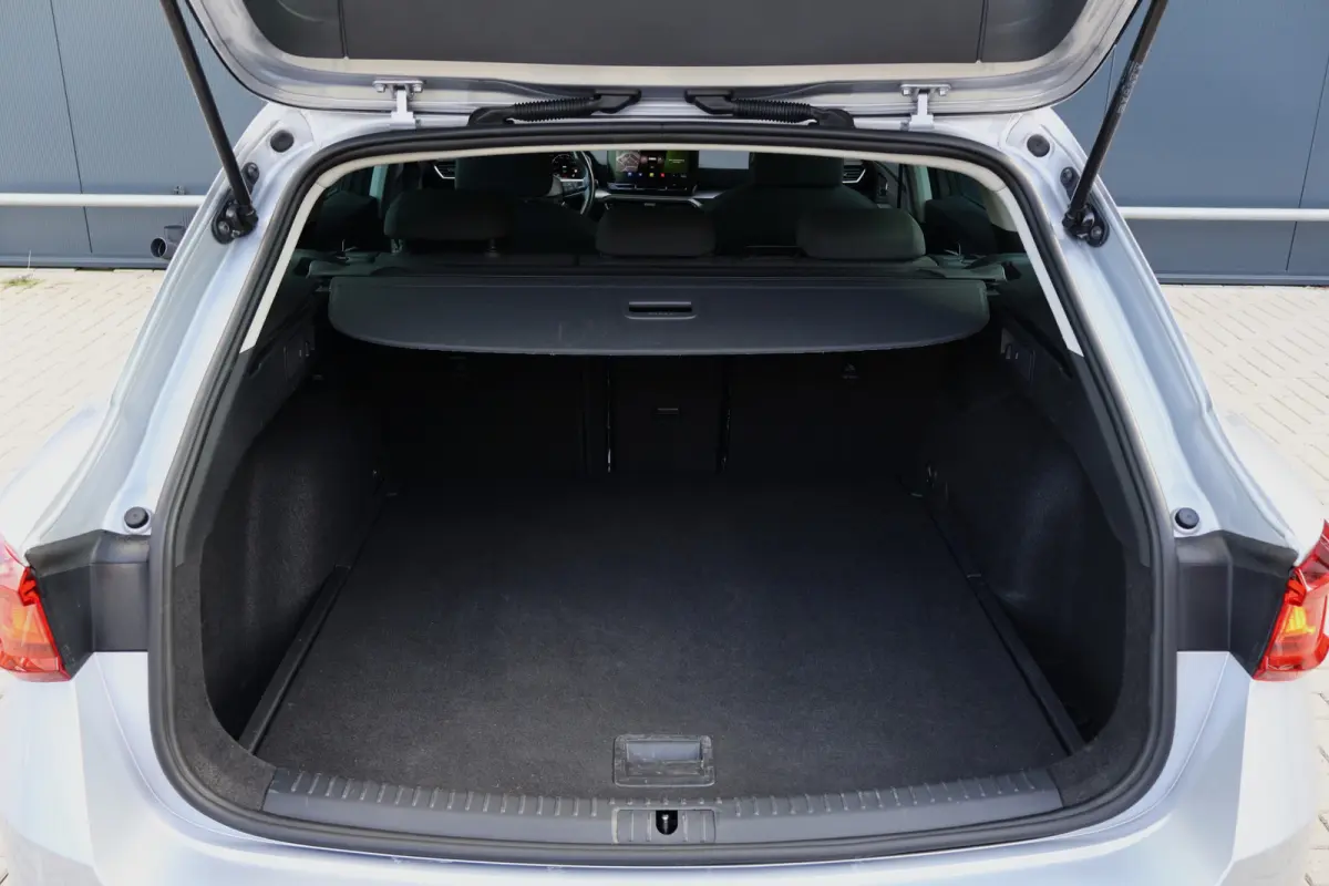 1.0 TSI Style Business Intense | Wegklapbare Trekhaak | Camera | Adaptieve Cruise Control | Apple Carplay / Android Auto