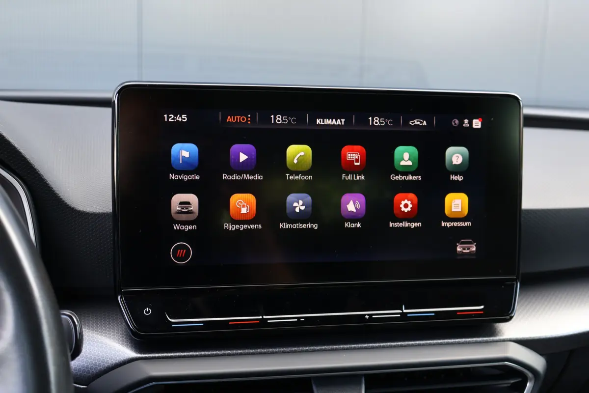1.0 TSI Style Business Intense | Wegklapbare Trekhaak | Camera | Adaptieve Cruise Control | Apple Carplay / Android Auto