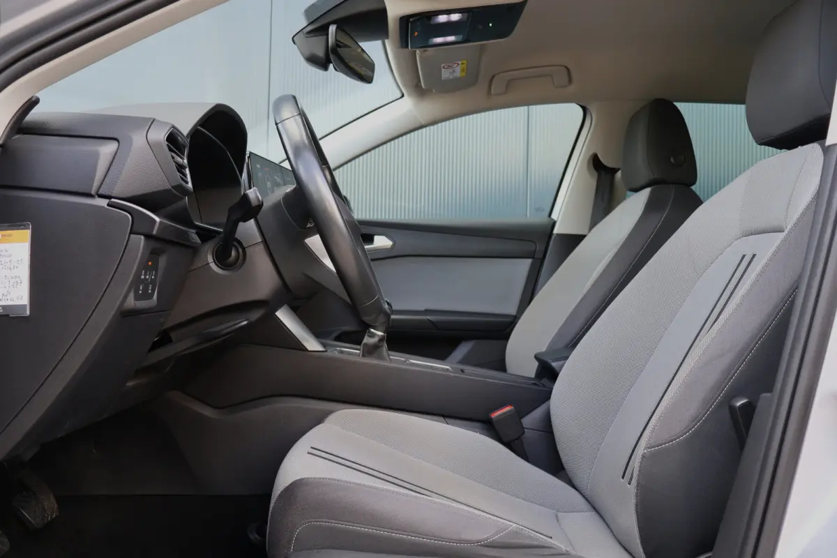 1.0 TSI Style Business Intense | Wegklapbare Trekhaak | Camera | Adaptieve Cruise Control | Apple Carplay / Android Auto