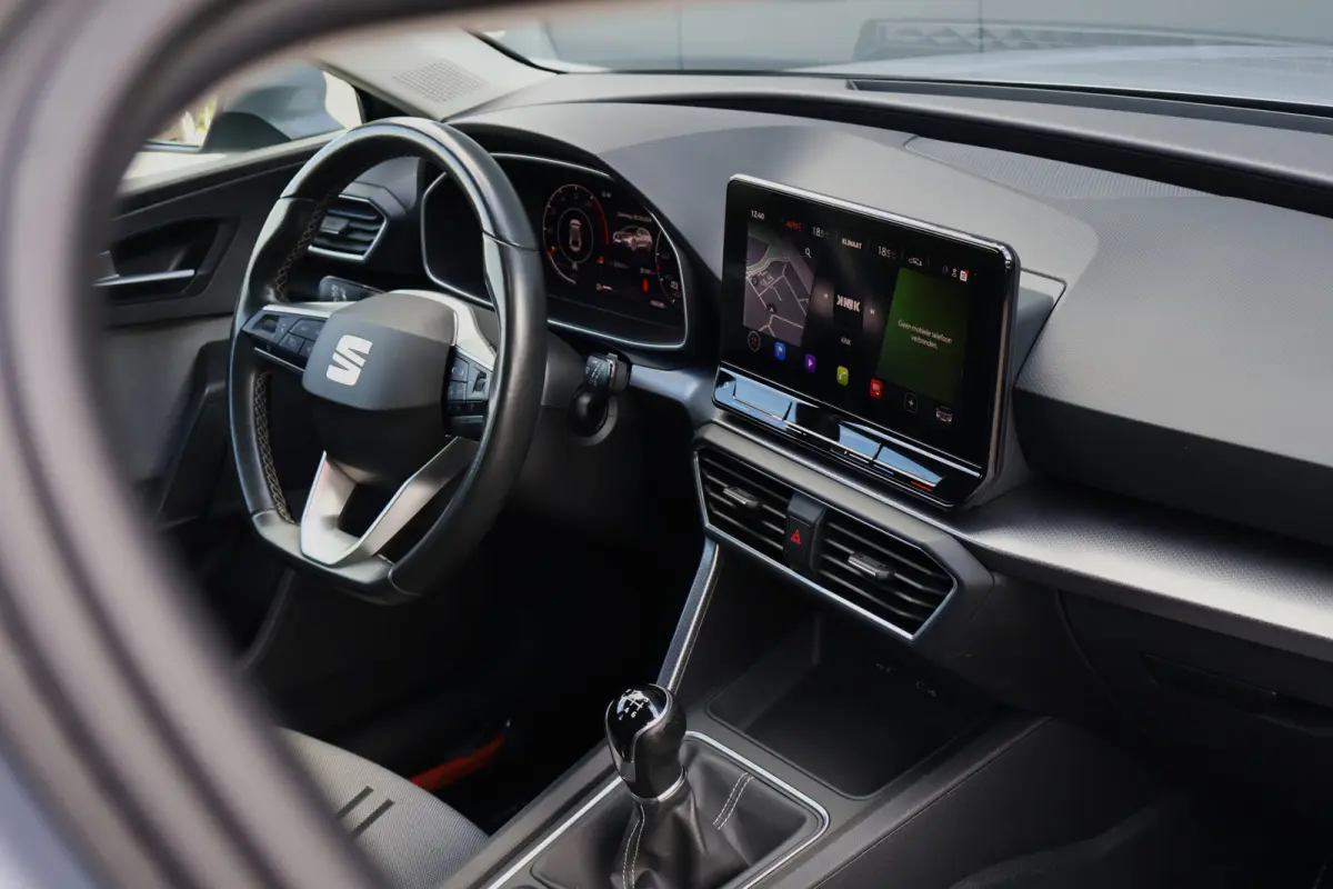 1.0 TSI Style Business Intense | Wegklapbare Trekhaak | Camera | Adaptieve Cruise Control | Apple Carplay / Android Auto