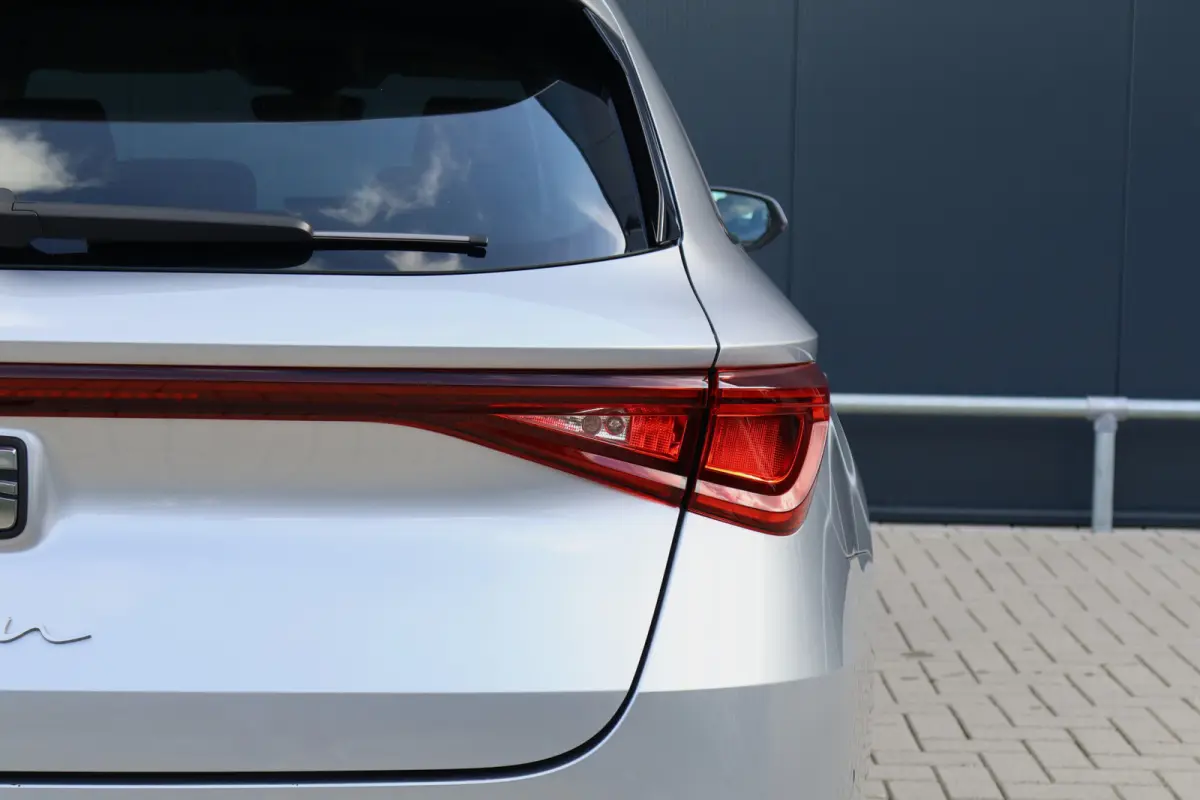 1.0 TSI Style Business Intense | Wegklapbare Trekhaak | Camera | Adaptieve Cruise Control | Apple Carplay / Android Auto