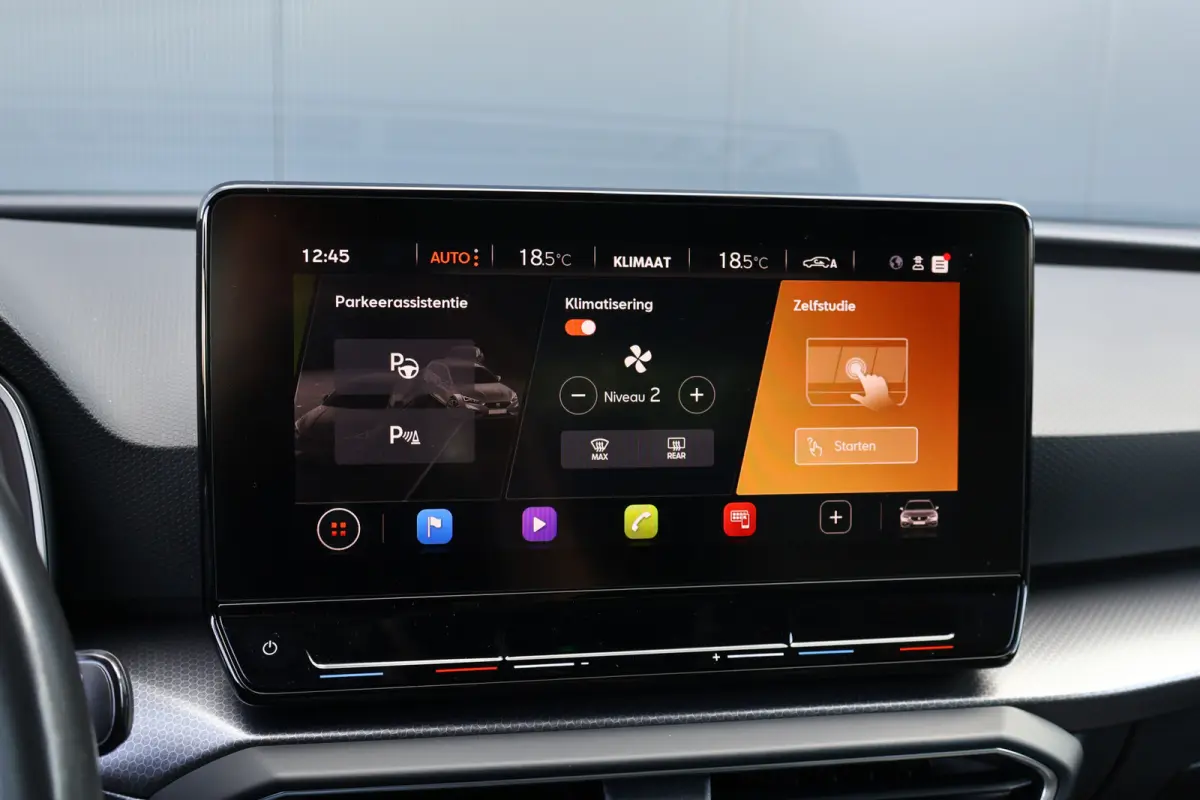 1.0 TSI Style Business Intense | Wegklapbare Trekhaak | Camera | Adaptieve Cruise Control | Apple Carplay / Android Auto