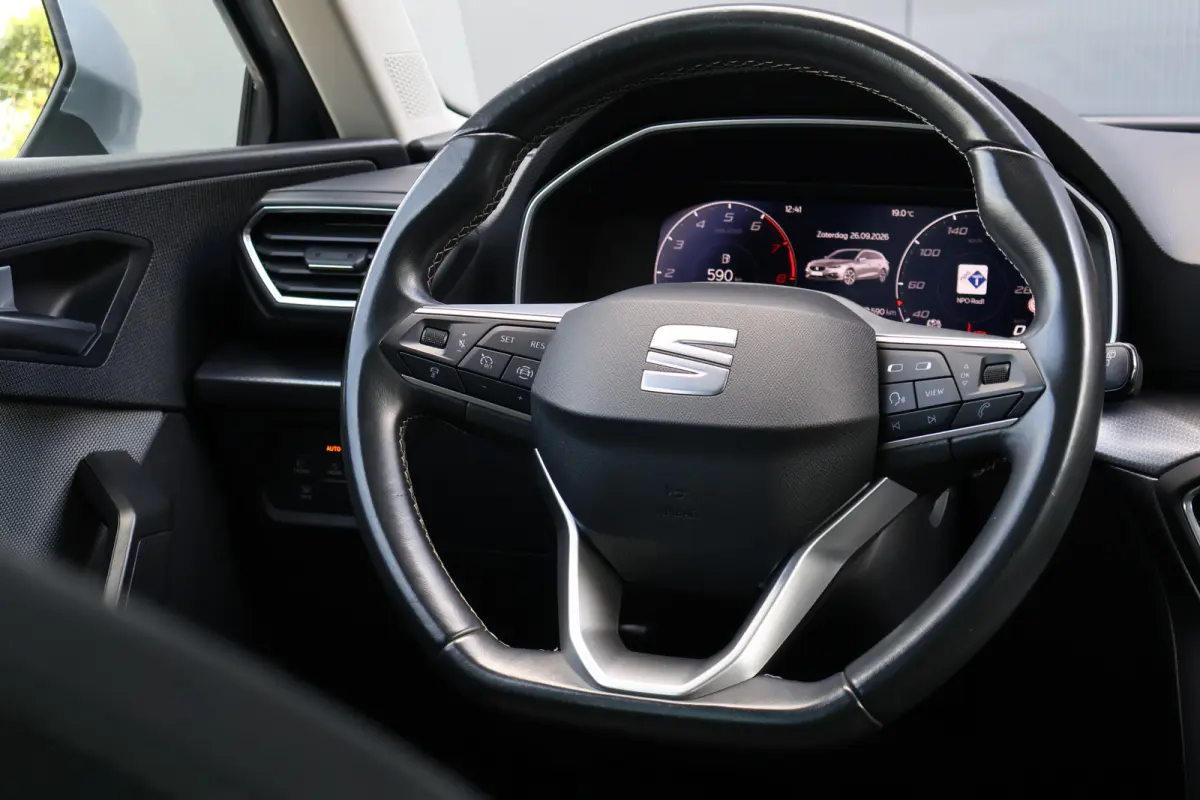 1.0 TSI Style Business Intense | Wegklapbare Trekhaak | Camera | Adaptieve Cruise Control | Apple Carplay / Android Auto