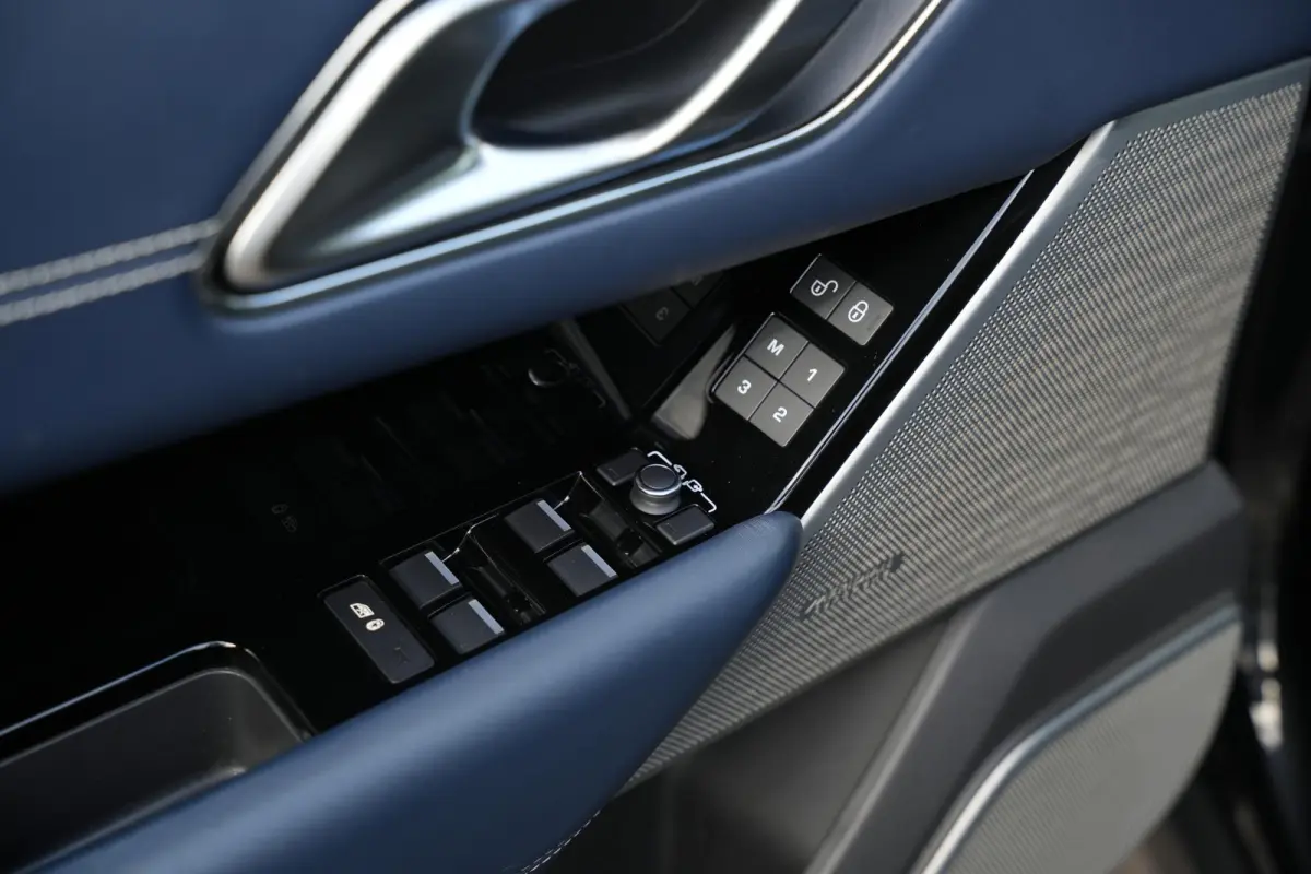 3.0 D300 AWD R-Dynamic HSE BTW Panoramadak Adapt. Cruise Stoelclima Massage HeadUp Meridian Luxe Leder Matrix LED
