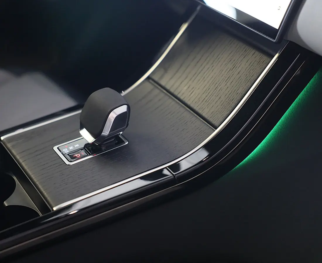 2.0 P400e Edition / Head Up / 360 Camera / Two Tone Leder / Acc / Lane Assist / Dode Hoek / Trekhaak