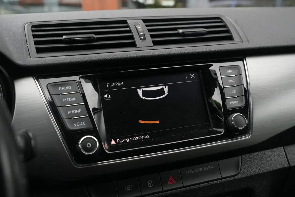 1.0 TSI Business Edition Carplay DAB+ Cruise Clima Navi 16''LM