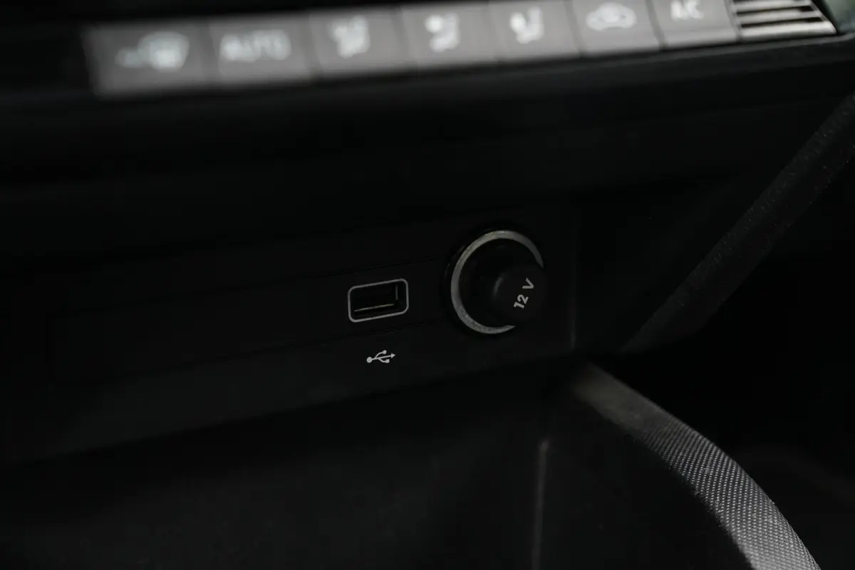 1.0 TSI Business Edition Carplay DAB+ Cruise Clima Navi 16''LM
