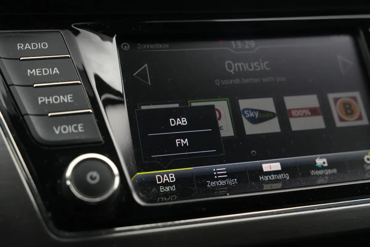 1.0 TSI Business Edition Carplay DAB+ Cruise Clima Navi 16''LM