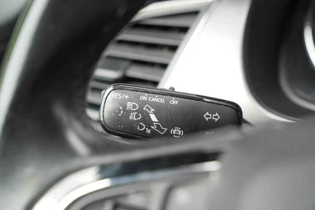 1.0 TSI Business Edition Carplay DAB+ Cruise Clima Navi 16''LM